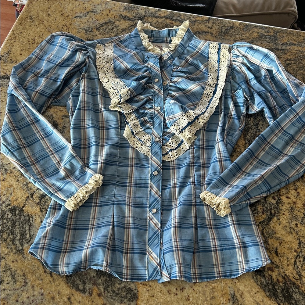 80’s Kenny Rogers ruffled lace blouse